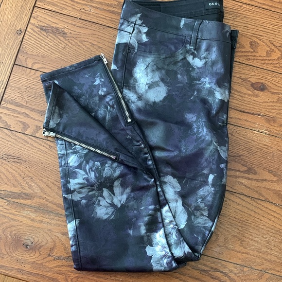 Guess Zipper Ankle Jeans - Picture 9 of 9